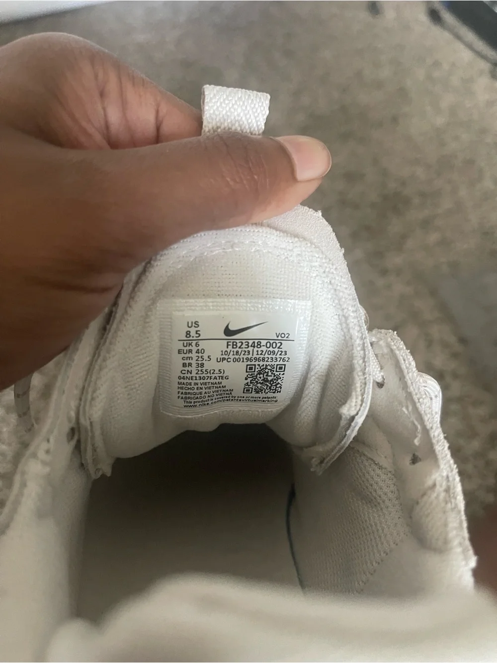 Nike Low-Top Sneakers in Cream/Beige